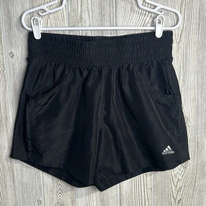 Women’s Adidas short black pockets high waisted size medium